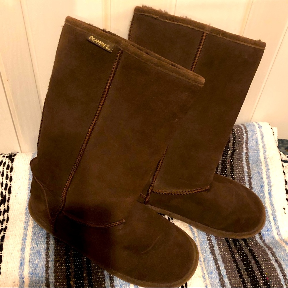 TALL BEARPAW BOOTS SZ 8